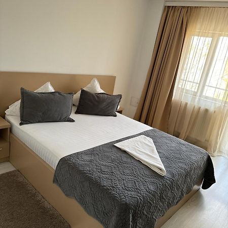 Fast Airport Accomodation Otopeni Exterior photo