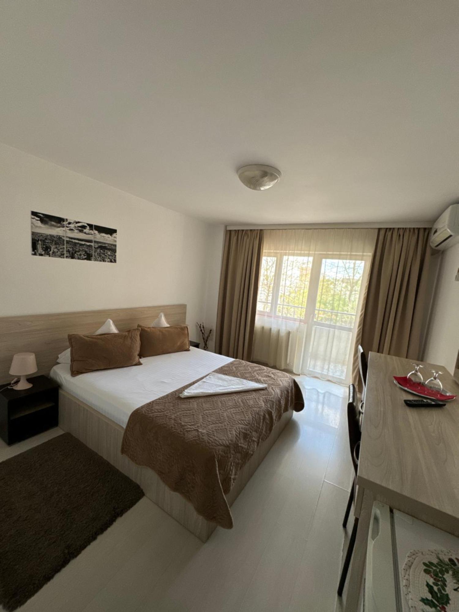 Fast Airport Accomodation Otopeni Exterior photo