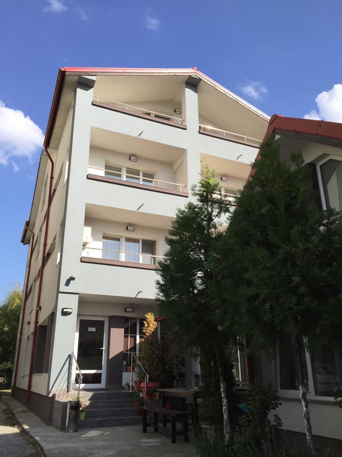 Fast Airport Accomodation Otopeni Exterior photo