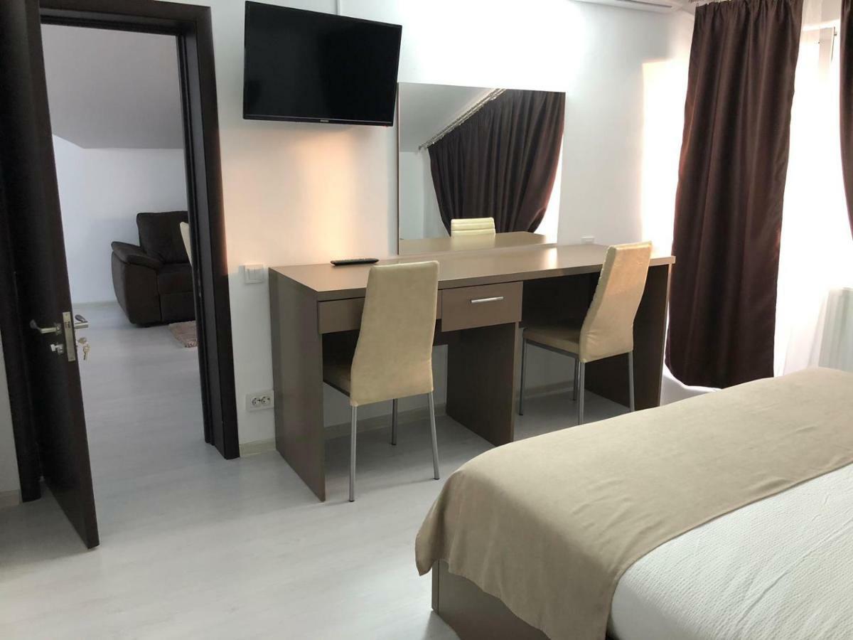 Fast Airport Accomodation Otopeni Exterior photo