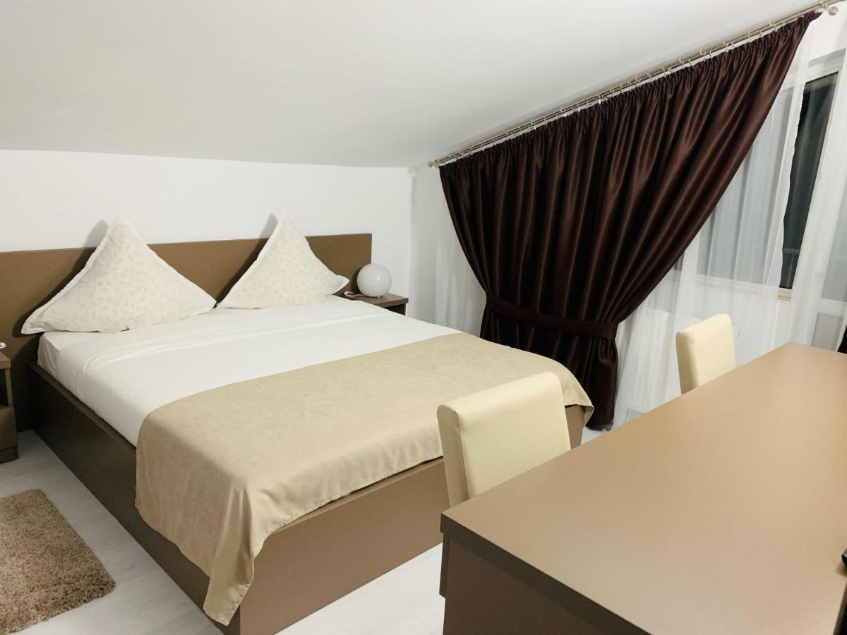 Fast Airport Accomodation Otopeni Exterior photo